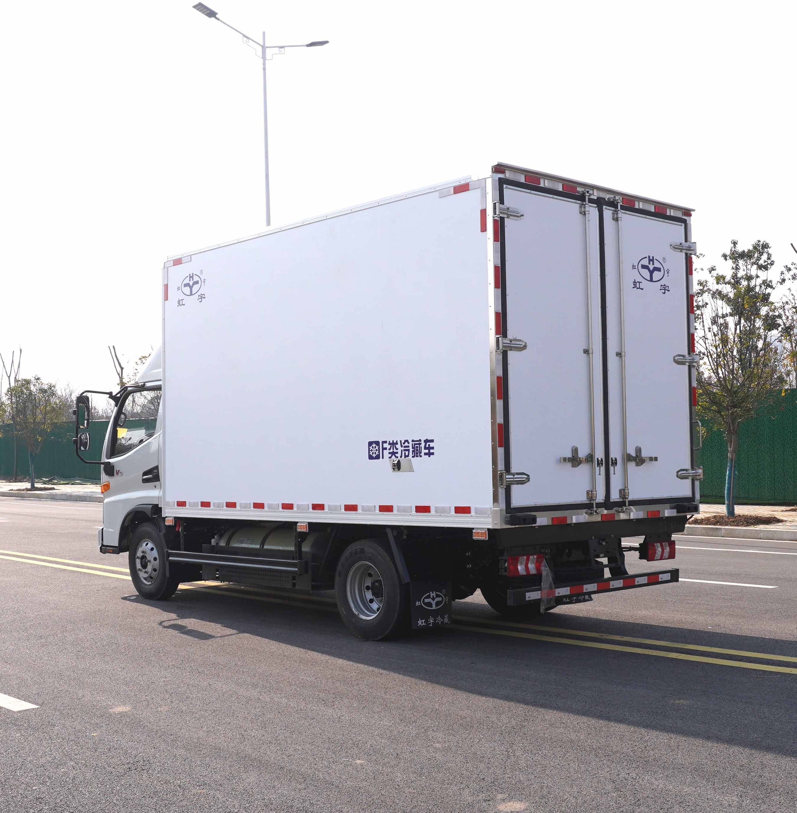 江淮駿鈴V5 4.2米冷藏車 高效冷鏈運(yùn)輸解決方案與市場(chǎng)行情解析